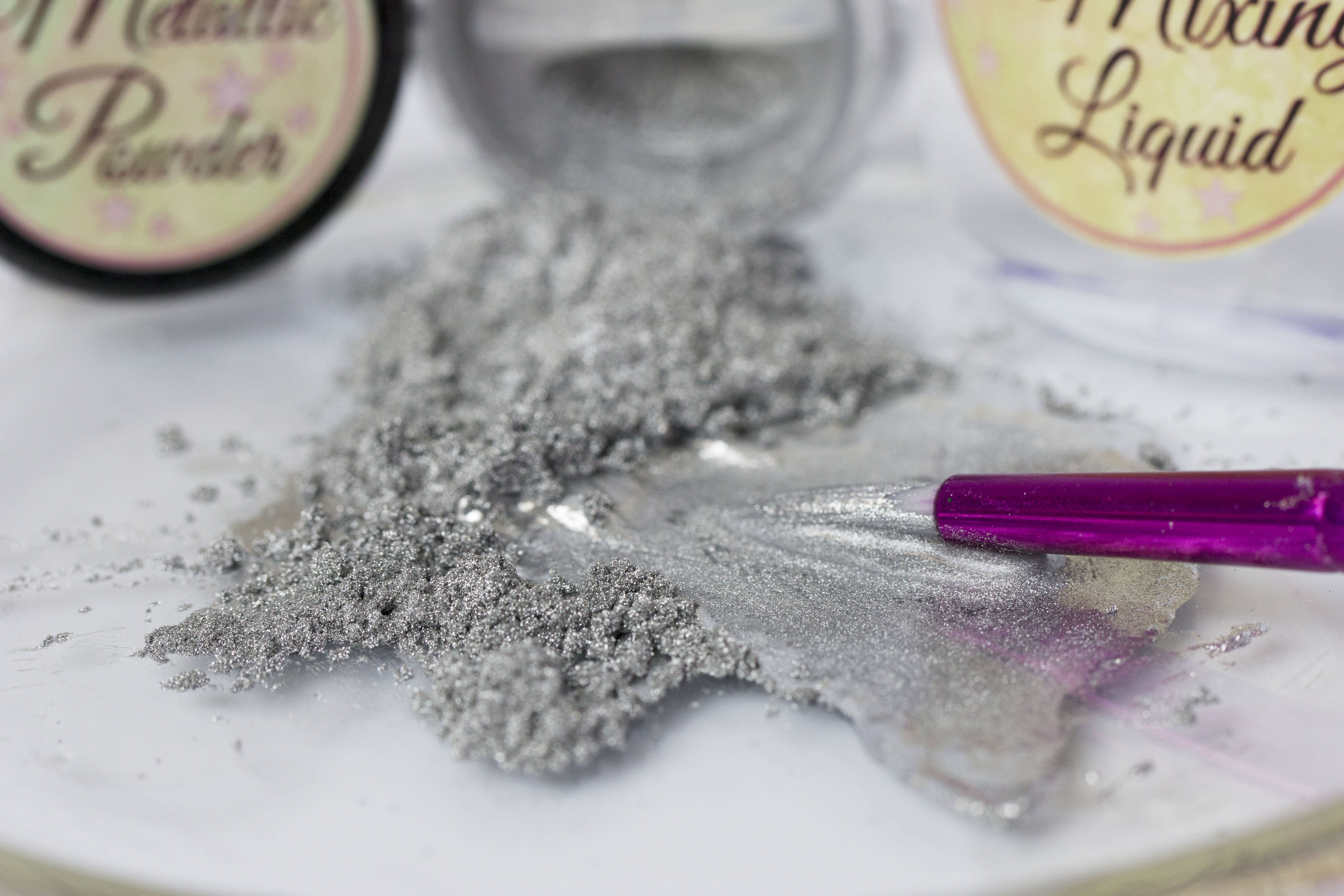 eyeshadow mixing liquid